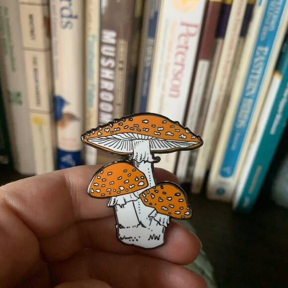 Mushroom Enamel Pins 390 - Picture 4 of 6